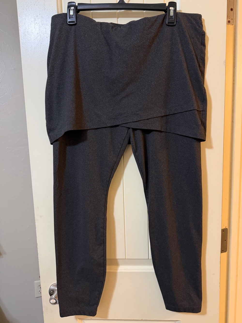CAbi M’Leggings Charcoal Gray Pull-On Skirted Leggings